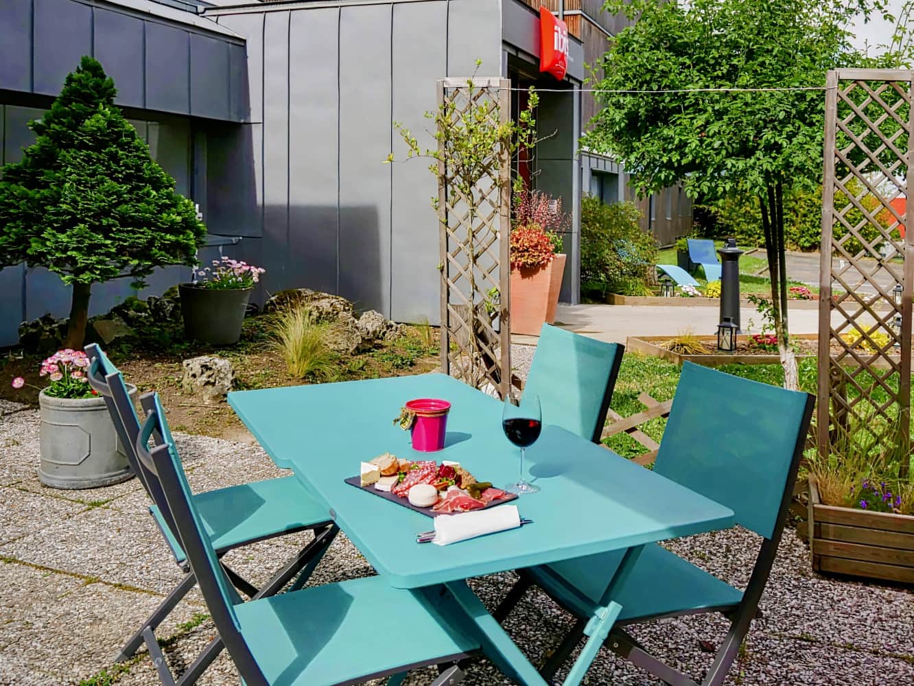 ibis Nemours