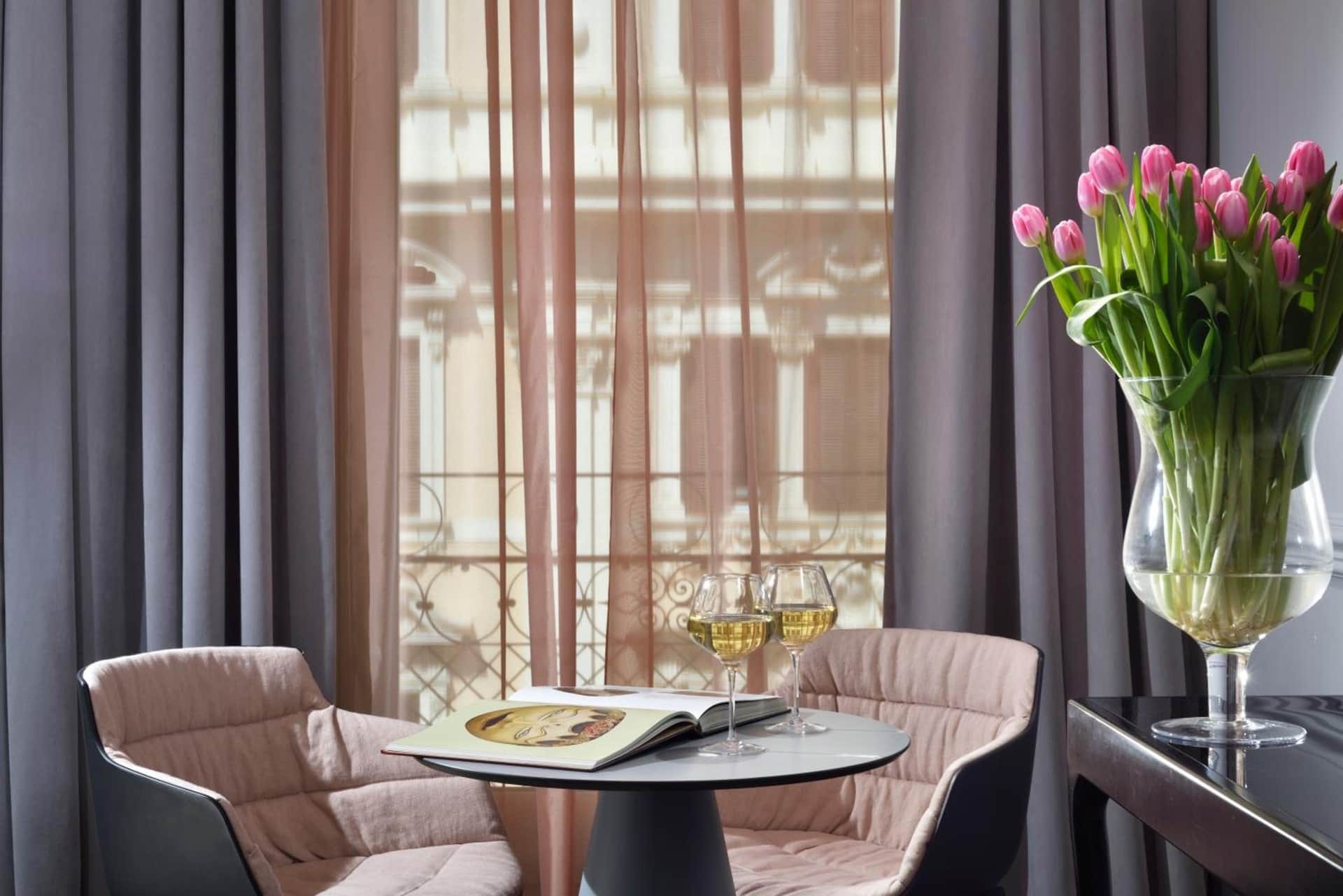Leon's Place Hotel