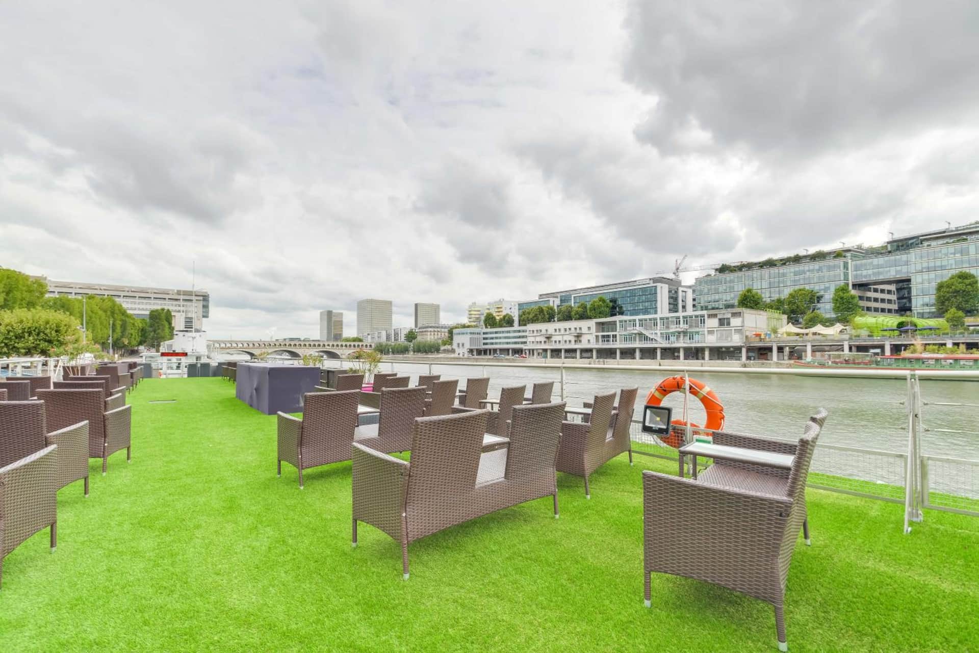 VIP Paris Yacht Hôtel