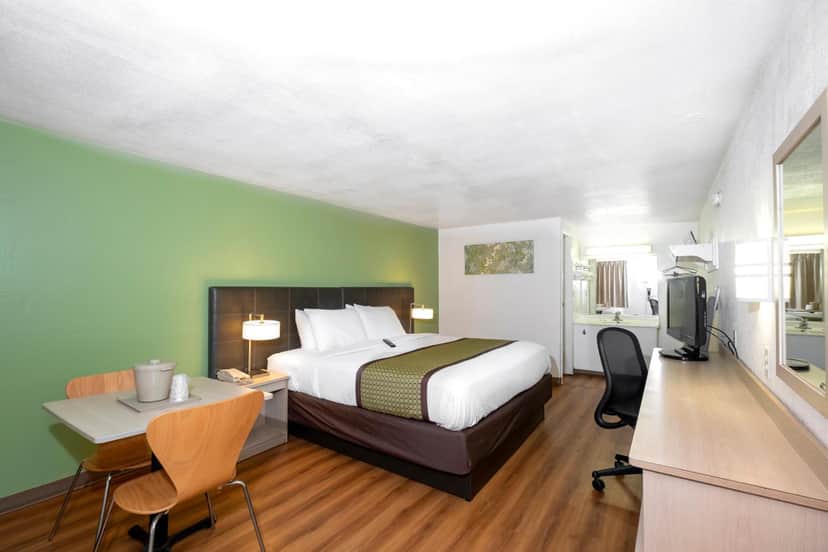AMERICAN INN CARLISLE