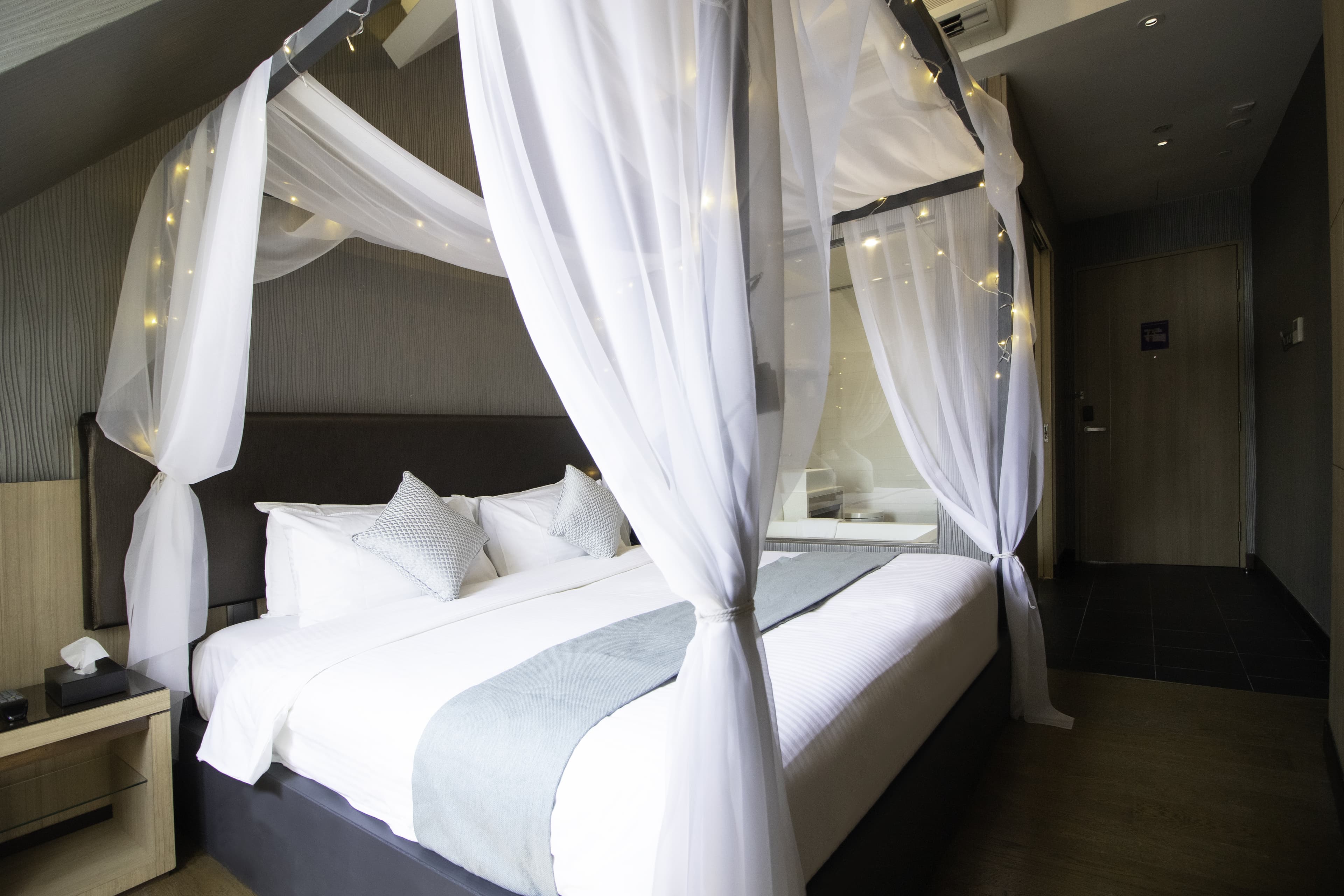 Hotel NuVe Stellar (formerly Aqueen Kitchener)