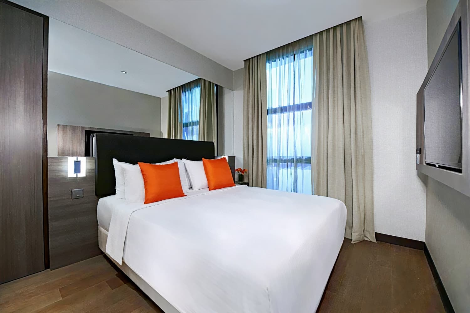 Hotel NuVe Stellar (formerly Aqueen Kitchener)