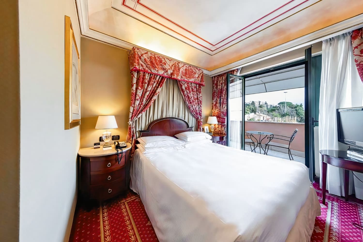River Chateau Hotel