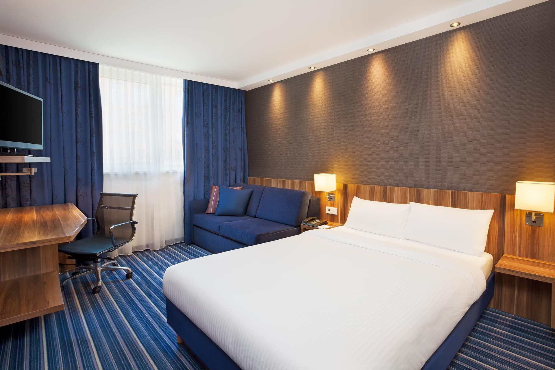 Holiday Inn Express Augsburg, an IHG Hotel