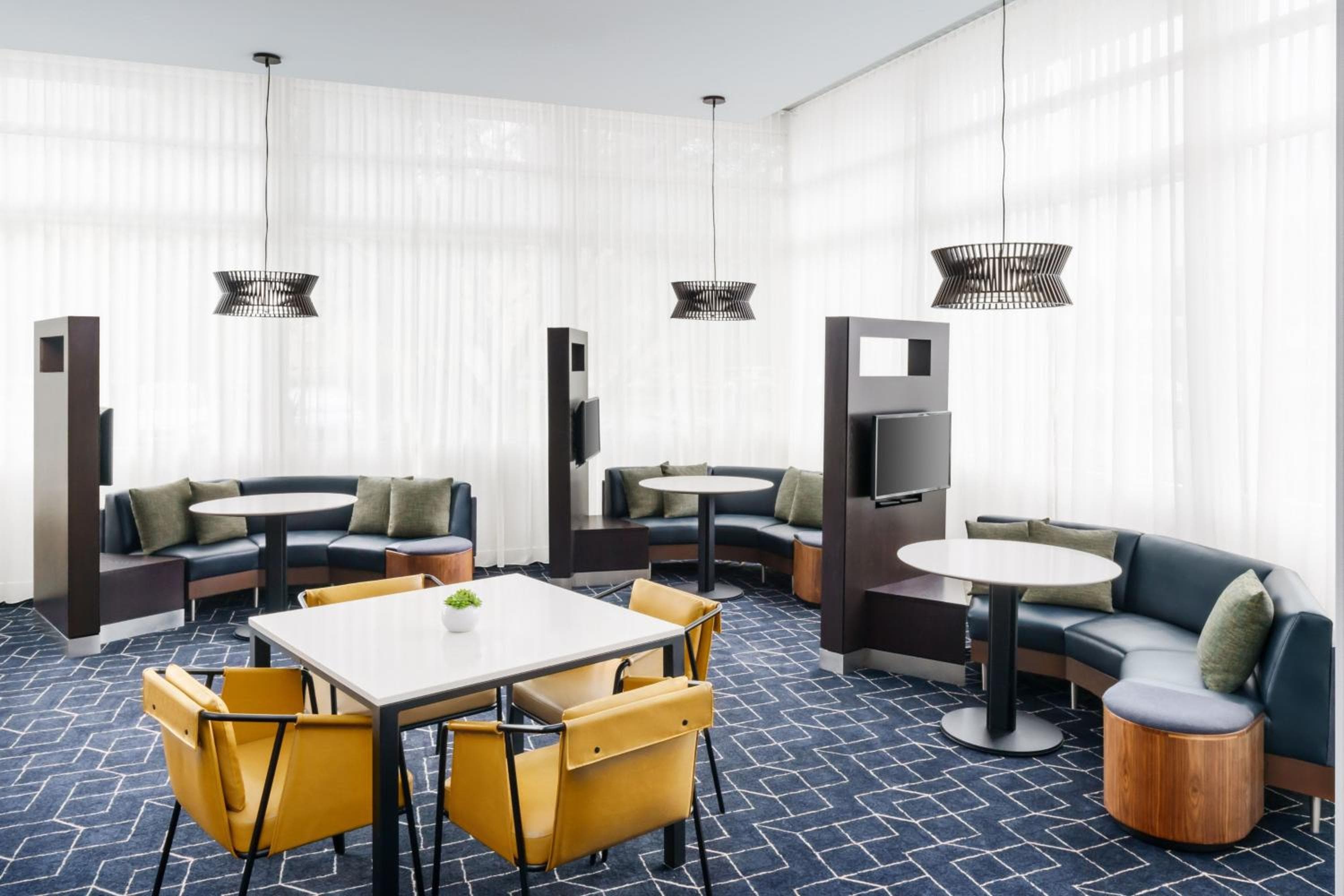 Courtyard by Marriott Los Angeles Woodland Hills