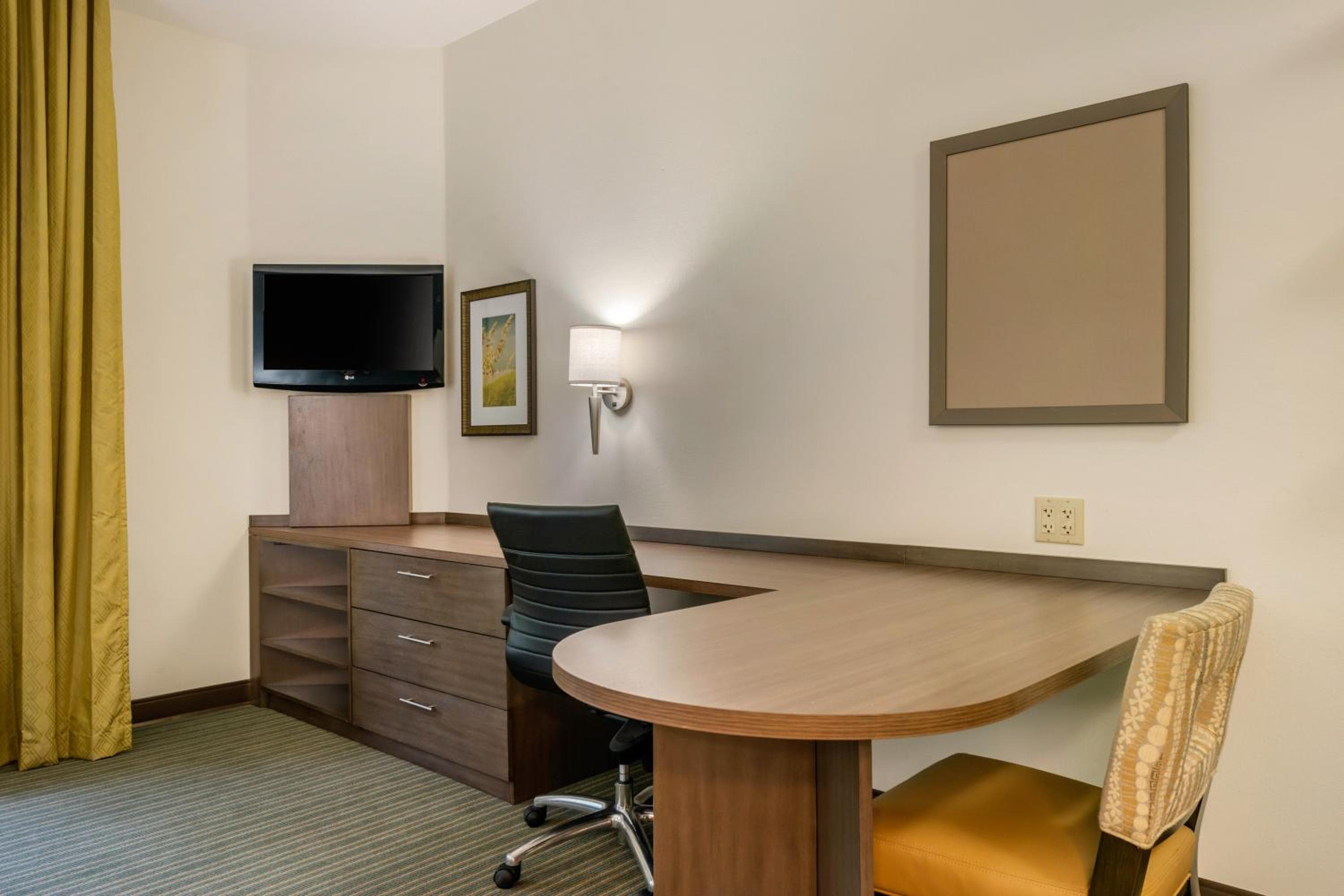 Candlewood Suites Fort Myers-Sanibel Gateway