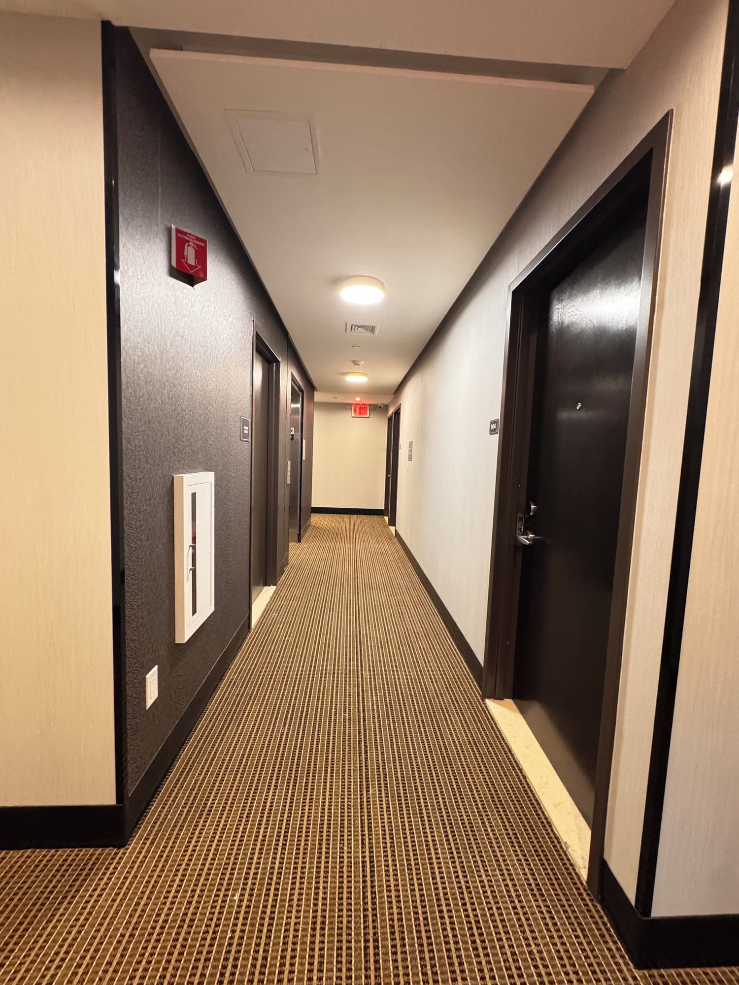 Lux Hotel LIC