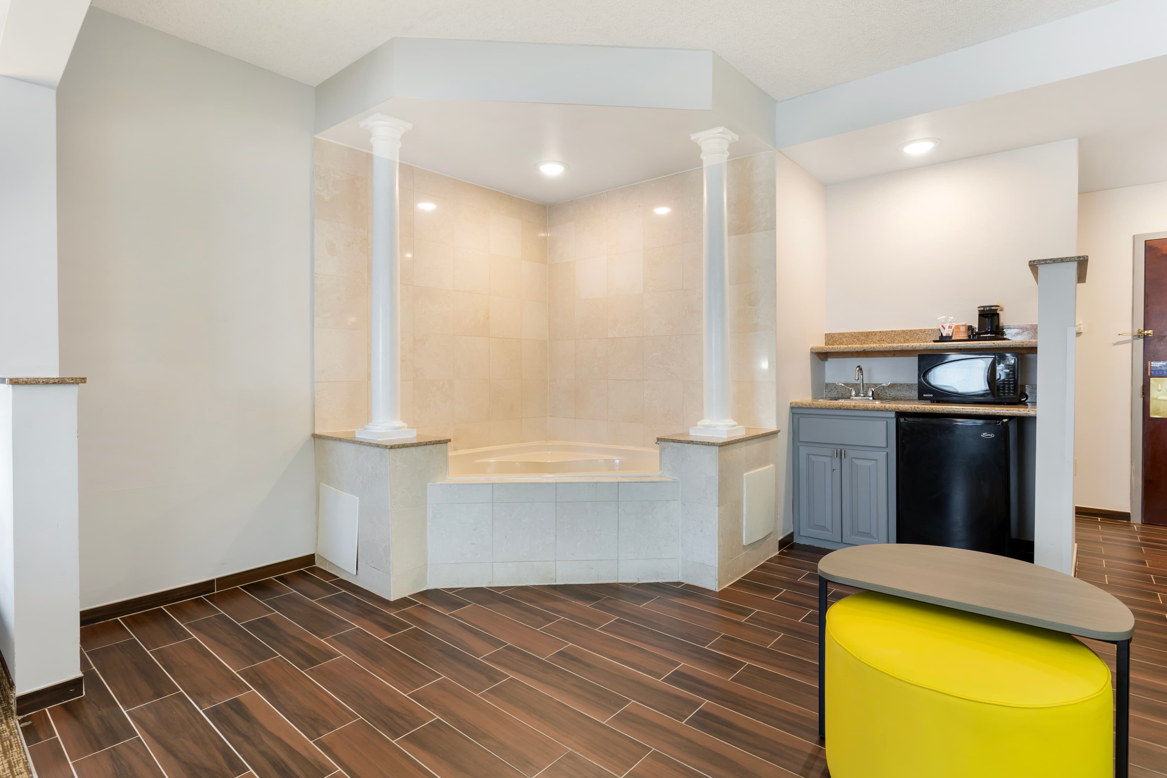 Comfort Suites East Brunswick - South River