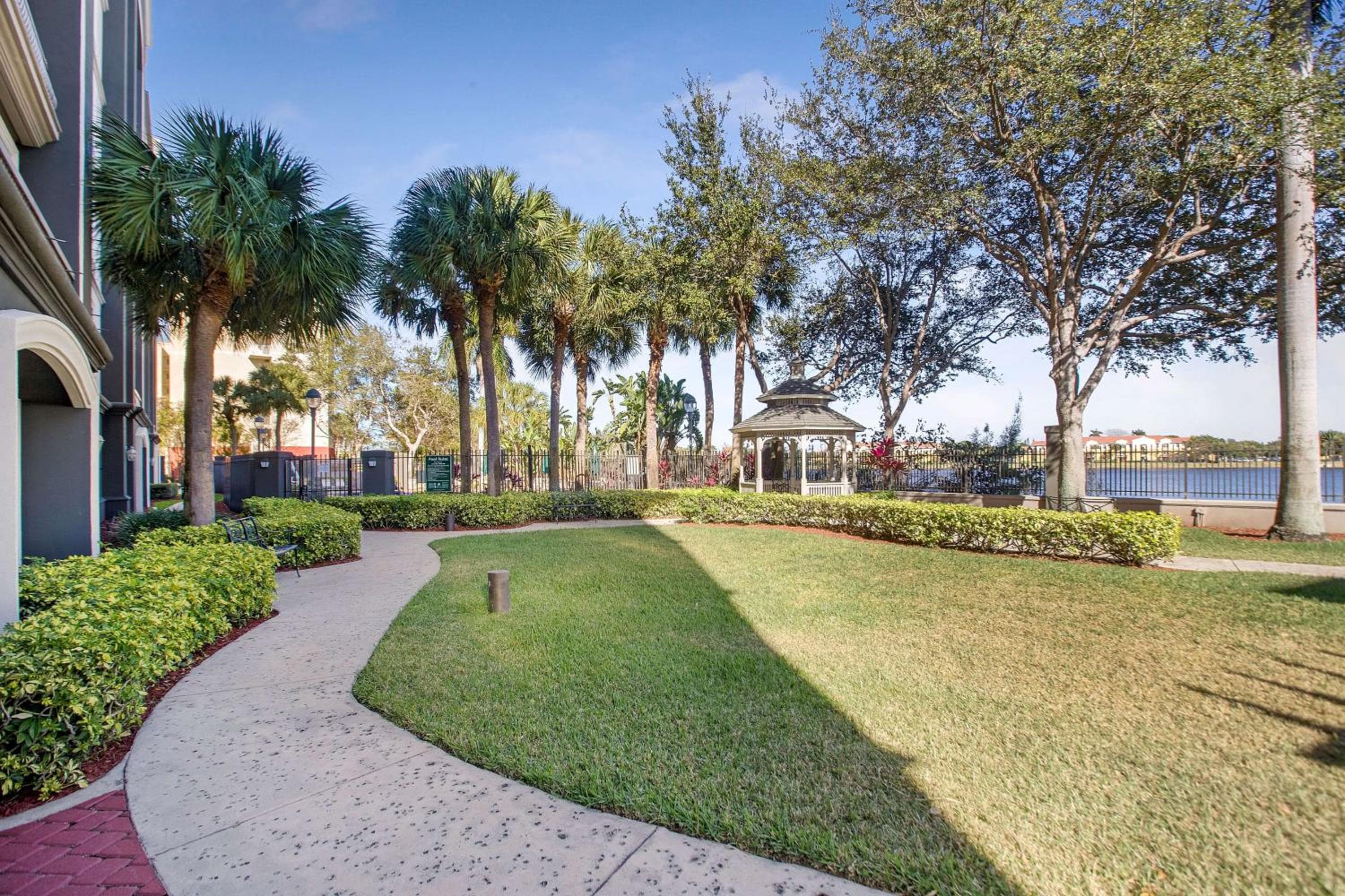 La Quinta Inn & Suites by Wyndham Ft. Lauderdale Airport