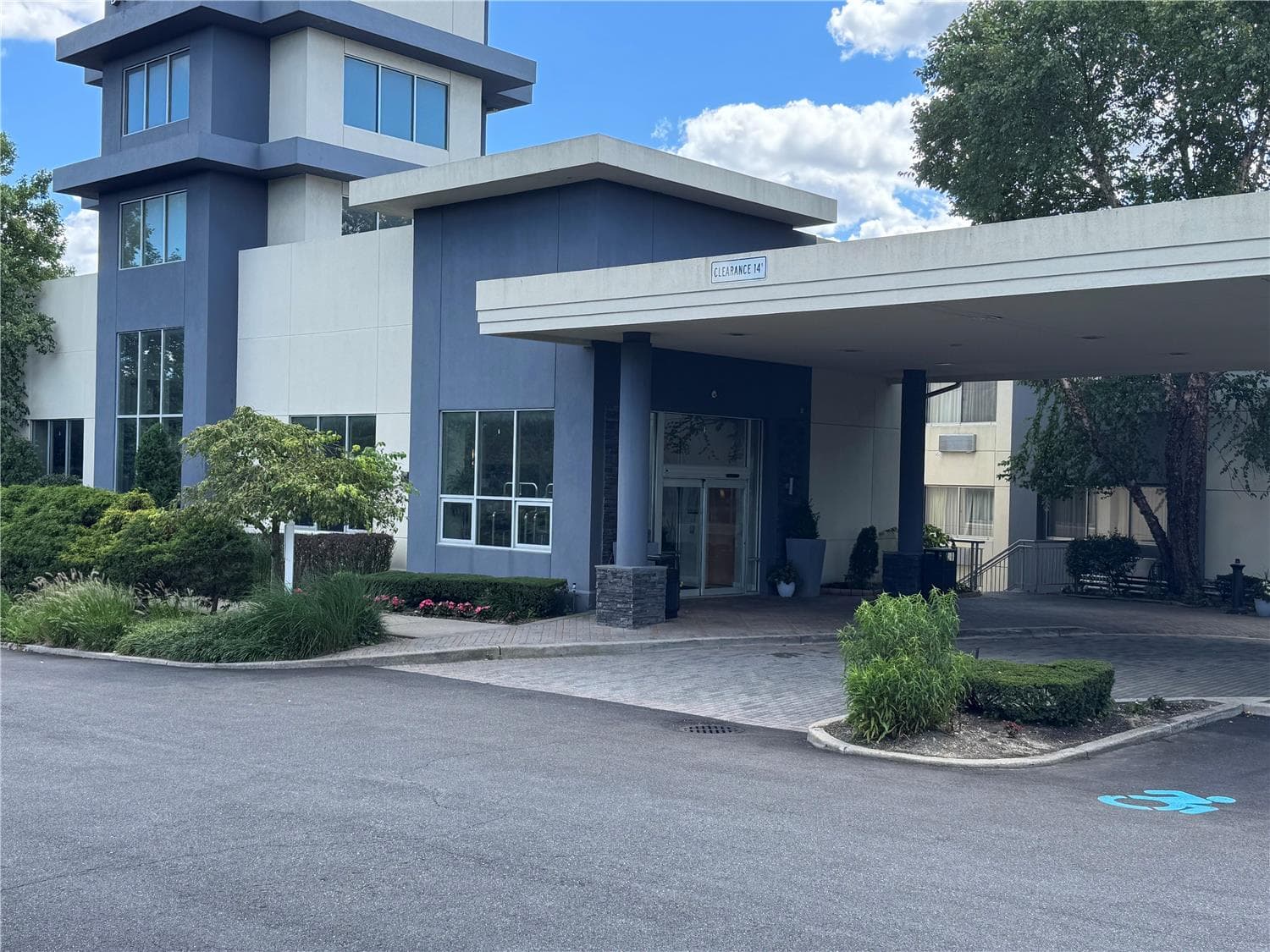 Best Western Premier Plainview-Long Island Hotel