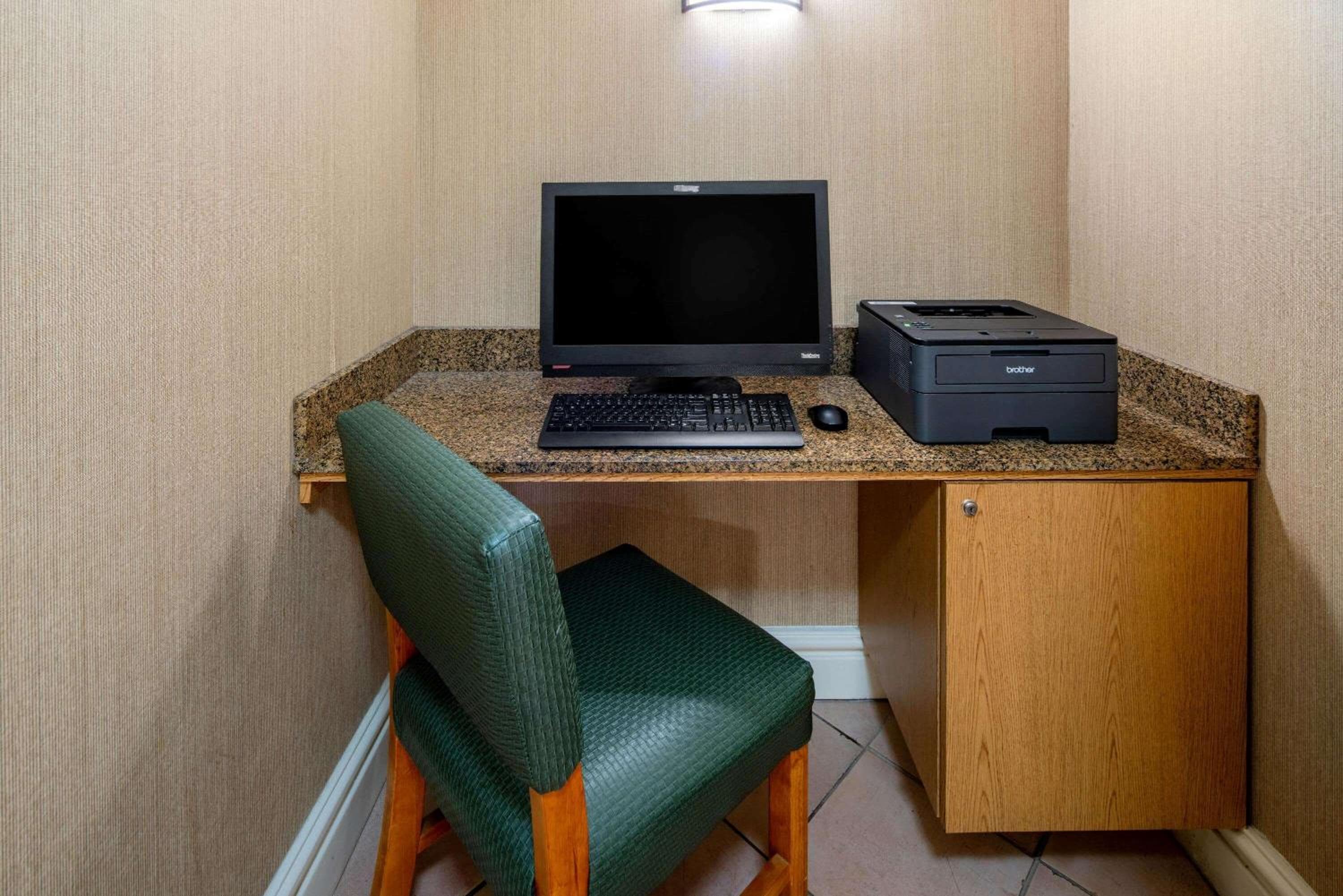 La Quinta Inn & Suites by Wyndham Irvine Spectrum