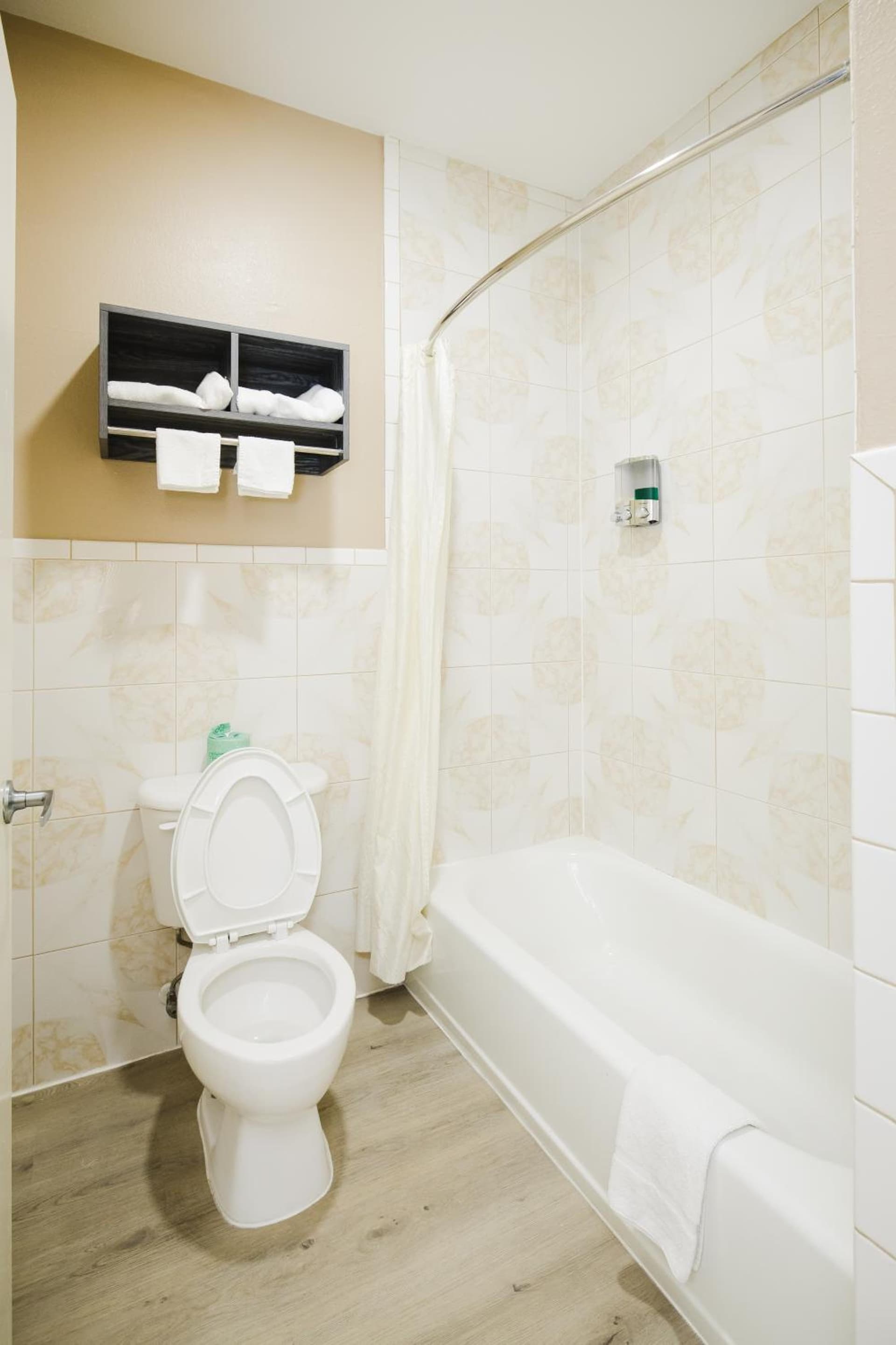 Sapphire Inn & Suites