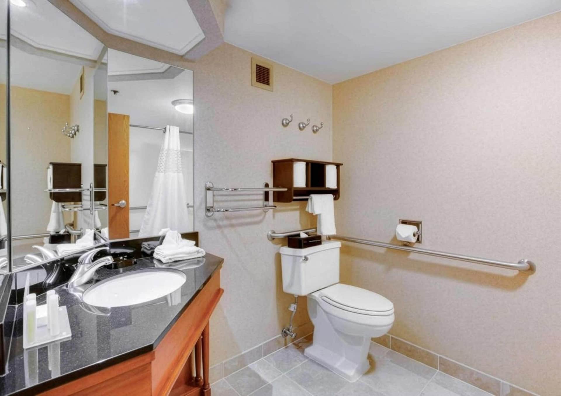 Pittsburgh Airport Inn and Suites