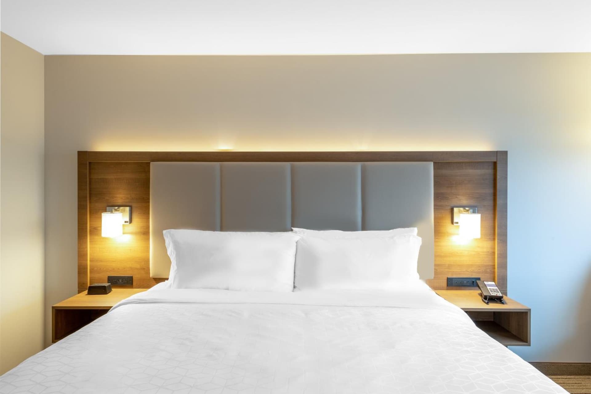 Holiday Inn Express & Suites - Phoenix - Airport North