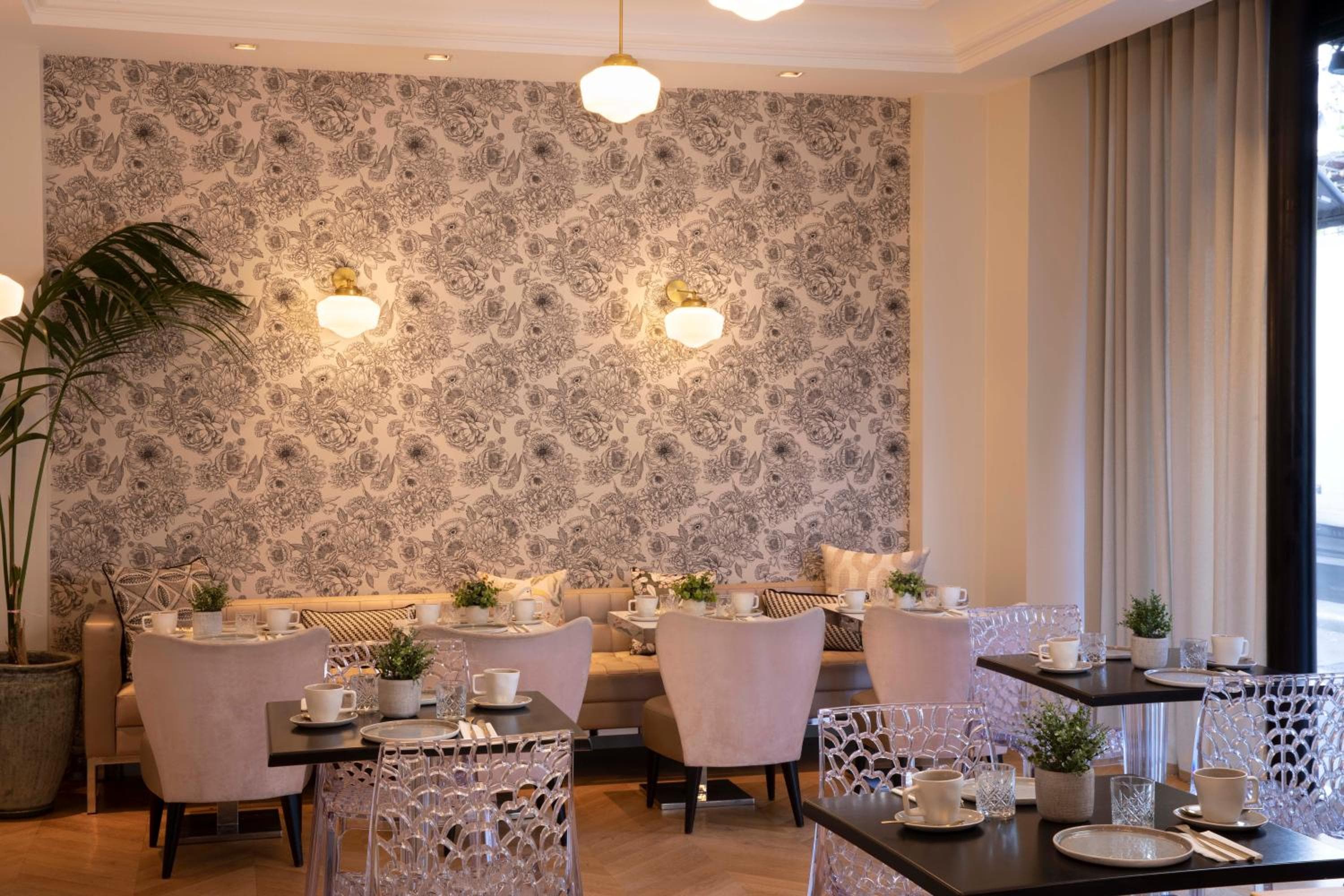 First Hôtel Paris Tour Eiffel