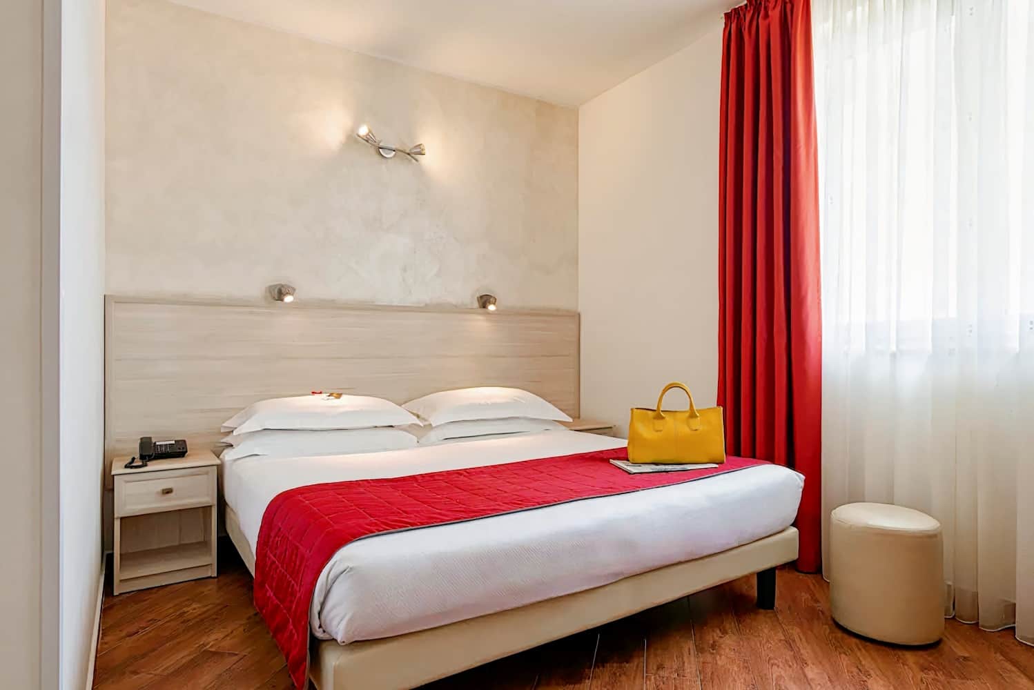 Simon Hotel