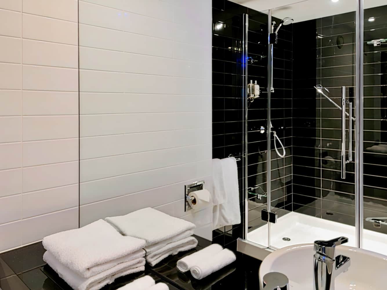 Holiday Inn Express London Heathrow T5, an IHG Hotel